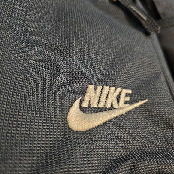 Nike Heritage Men's Backpack - Picture 4 of 9